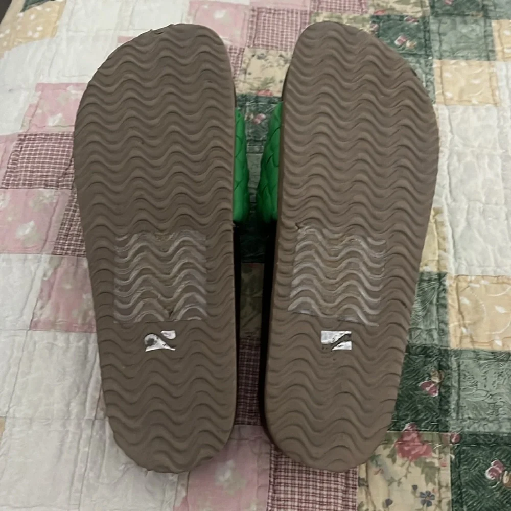 Aerie Slides sz 8 - Picture 3 of 6